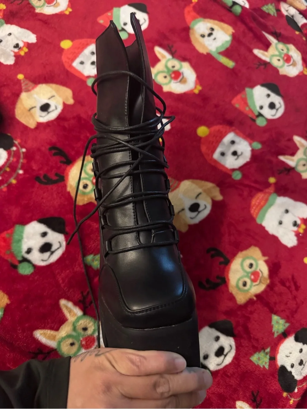 Lamoda Black Platform Lace-Up Ankle Boots - Fashion Women's Shoes